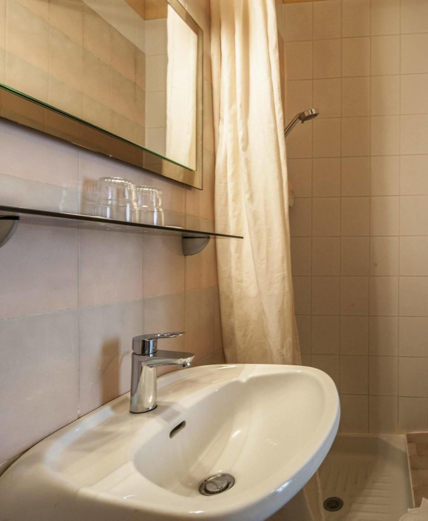 Hotel Des 3 Nations Paris Eksteriør billede