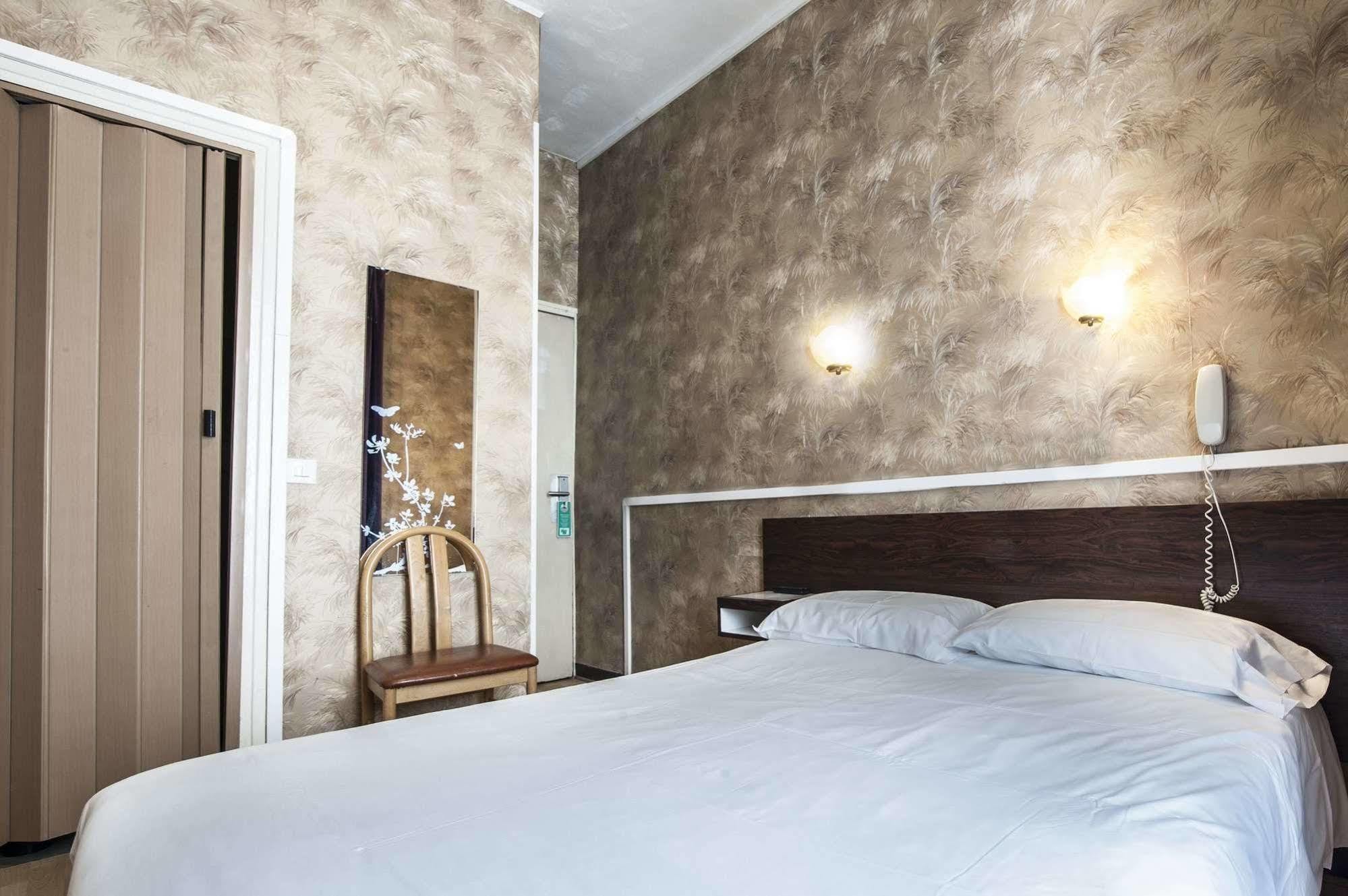 Hotel Des 3 Nations Paris Eksteriør billede